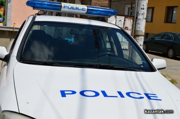 Полицаите заловиха пиян младеж да шофира с над 2 промила / Новини от Казанлък
