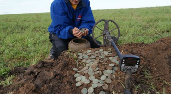 Спипаха иманяр с 400 антични монети  / Новини от Казанлък