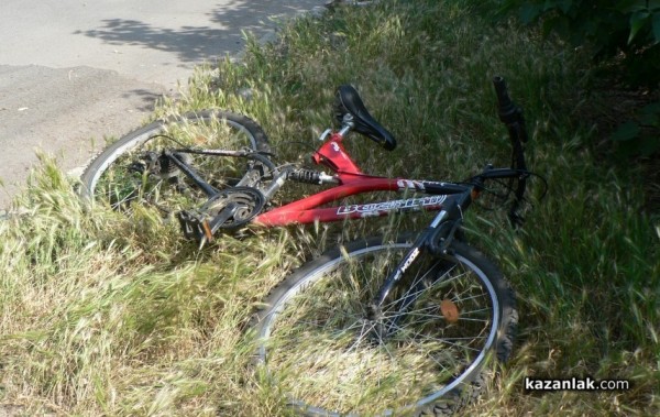 Тинейджър с велосипед пострада при пътен инцидент / Новини от Казанлък