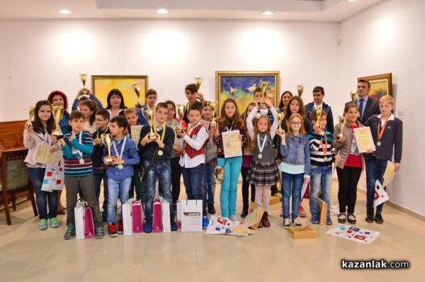 В Казанлък наградиха най-добрите ученици от Националното състезание по история / Новини от Казанлък