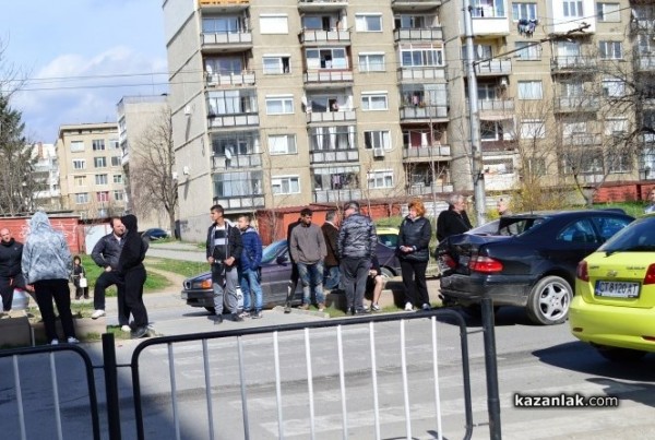  Издирват автомобил блъснал две 7-годишни деца на пешеходна пътека / Новини от Казанлък