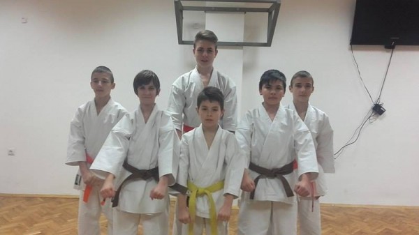  6 казанлъшки каратеки спечелиха 8 медала в Габрово / Новини от Казанлък