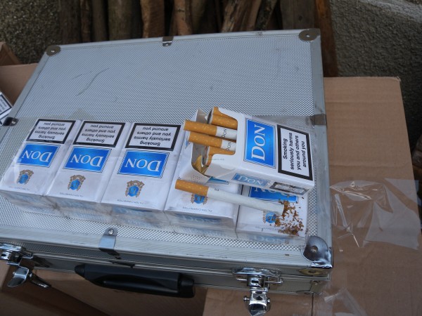 Полицаите намериха цигари без бандерол при проверка на павилион в Казанлък / Новини от Казанлък
