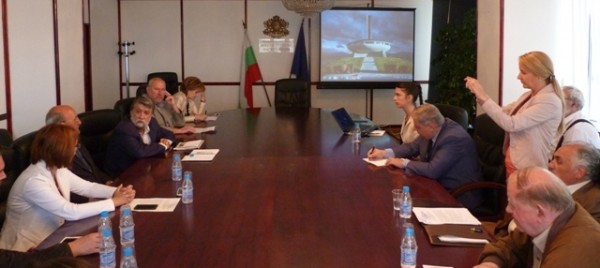Министърът на културата обсъди с кмета на Казанлък и експерти реставрацията на Бузлуджа / Новини от Казанлък