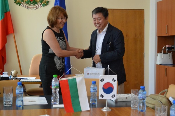 Кметът се срещна с групата южнокорейски журналисти – гости на Казанлък / Новини от Казанлък