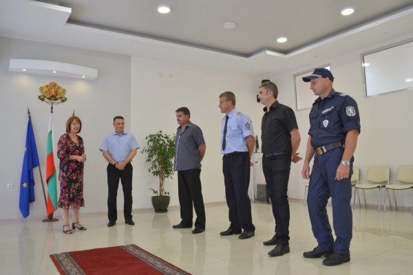 Кметът на Общината награди служители от МВР / Новини от Казанлък