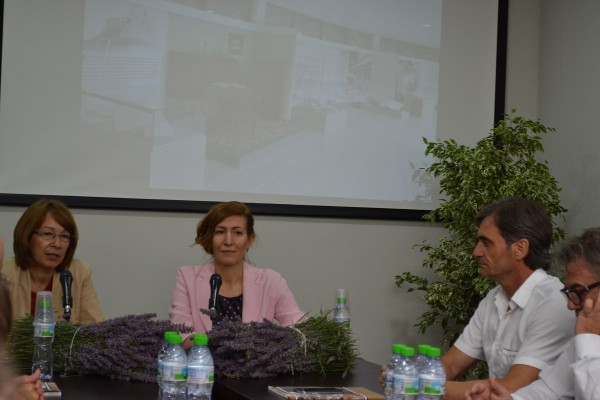 Министър Ангелкова организира среща за координиране усилията за популяризиране възможностите за туризъм в Розовата долина / Новини от Казанлък
