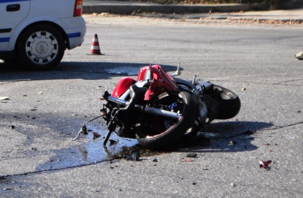 Младеж е с множество фрактури след пътен инцидент с мотоциклет / Новини от Казанлък