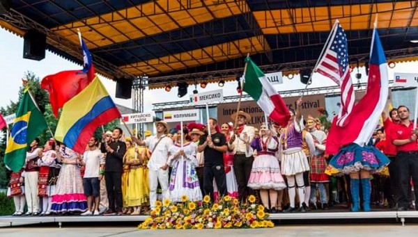 Международният фолклорен фестивал на Велико Търново гостува в Казанлък / Новини от Казанлък