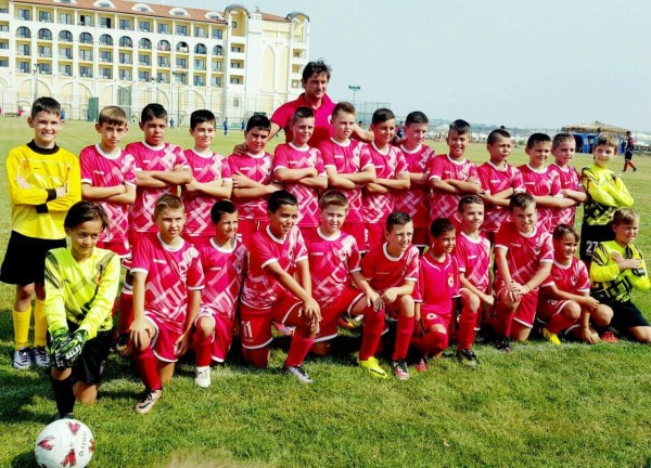 Малките футболисти на „Розова долина“ спечелиха силен турнир в Обзор / Новини от Казанлък