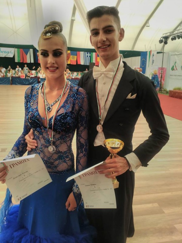 Стоян Петров и Десислава Тенева пред участие на Световно по спортни танци / Новини от Казанлък