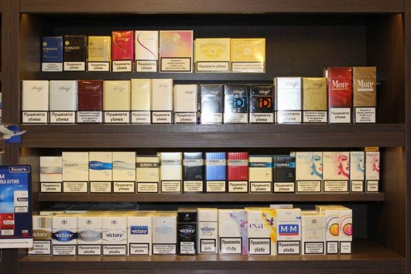 Откраднаха 1 100 кутии цигари от търговски обект в Казанлък / Новини от Казанлък