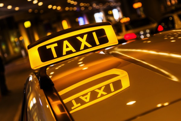 Такситата ще плащат по 300 лв. данък в общинската хазна на Казанлък от догодина / Новини от Казанлък