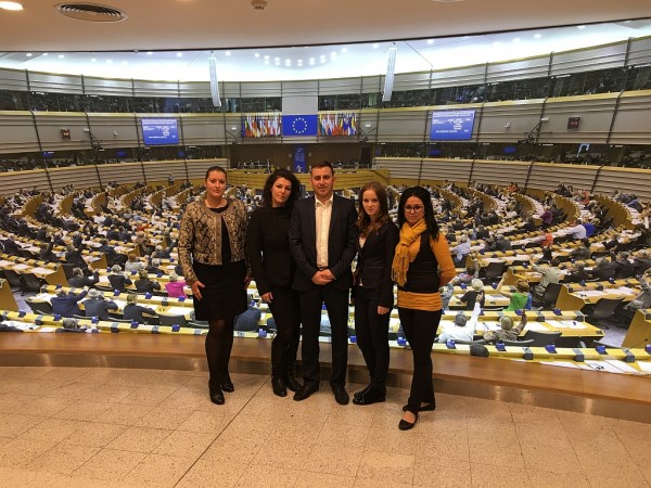 Представители на Младежи ГЕРБ - Казанлък посетиха Европейския парламент по покана на Ева Паунова ГЕРБ/ЕНП / Новини от Казанлък