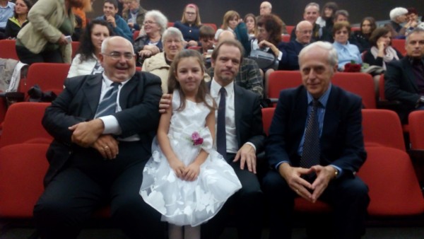 6-годишно момиче от Казанлък с две награди от Международен конкурс по пиано / Новини от Казанлък