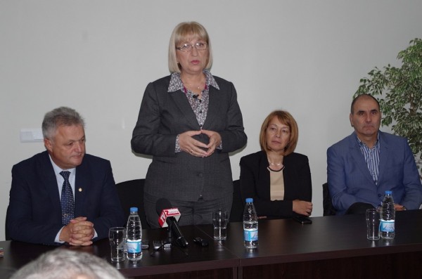 Цецка Цачева в Казанлък: Ще настоявам да има равни условия за едрия и средния бизнес / Новини от Казанлък