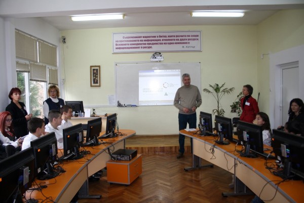 Иновационен лагер по предприемачество се проведе в ПГЛПТ / Новини от Казанлък