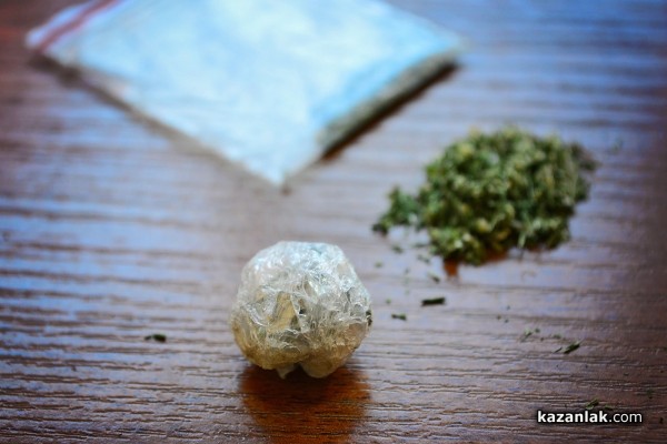 Полицията откри марихуана в дома на 19-годишен / Новини от Казанлък