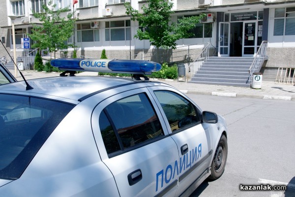 Полицията в Казанлък закопча 20 годишен дрогиран с БМВ / Новини от Казанлък