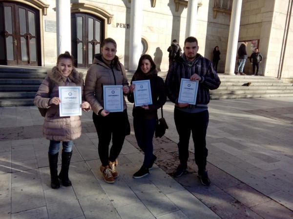 Ученици от ПГЛПТ участваха в престижно състезание по банкиране в Стопанската академия в Свищов / Новини от Казанлък