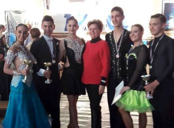 Три шампионски титли за танцьорите на клуб „Роза“ на първенството в Бургас / Новини от Казанлък