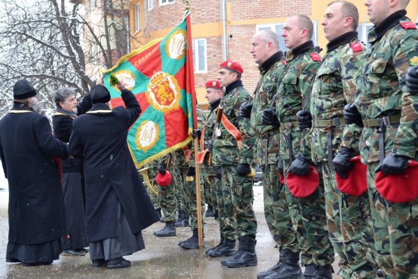 Първи Богоявленски водосвет с освещаване на бойно знаме в Казанлък / Новини от Казанлък