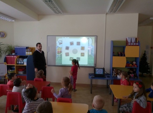 Детска градина „Детелина“ започва интерактивно 2017 година / Новини от Казанлък