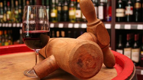 Традиционната дегустация на домашно вино в New York Pub ви очаква на 11 февруари от 18:00 / Новини от Казанлък