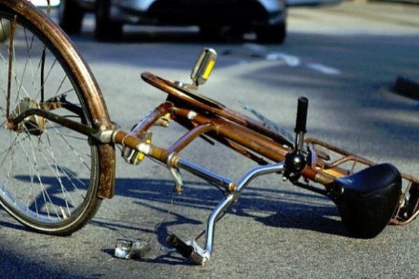 Велосипедист с опасност за живота след сблъсък с камион / Новини от Казанлък