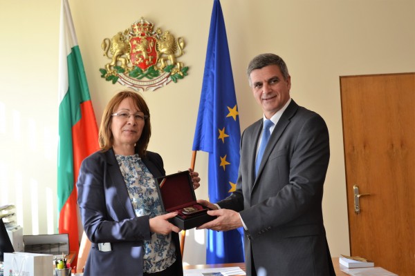 Кметът на община Казанлък се срещна с министъра на отбраната  / Новини от Казанлък