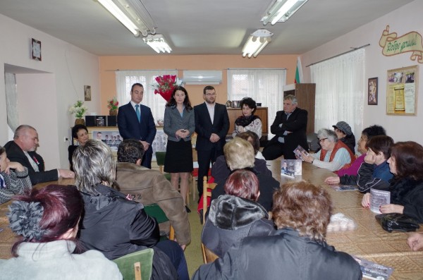 Кандидатите за народни представители от ГЕРБ-Казанлък се срещнаха с жители на Хаджидимитрово / Новини от Казанлък