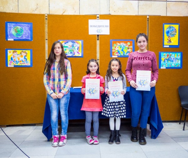 Нови награди за малките художници от ОДК / Новини от Казанлък
