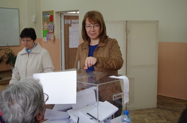 Кметът на община Казанлък гласува за 44-то Народно събрание / Новини от Казанлък