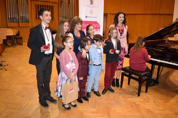 Талантливите пианисти на Елена Юлиянова обраха наградите от три конкурса / Новини от Казанлък