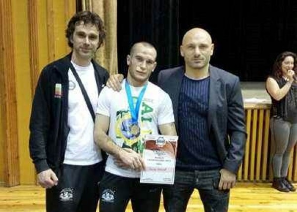 Гюлтен Котелов спечели шампионска титла на Балканското първенство по ММА / Новини от Казанлък
