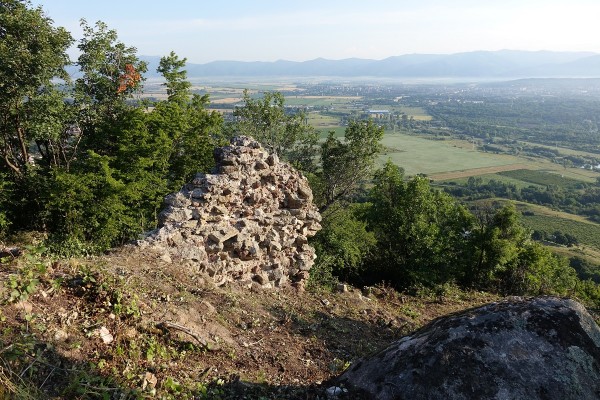 Започнаха археологическите разкопки в крепостта Бузово кале / Новини от Казанлък