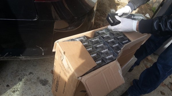 Oткриха над 80 стека контрабандни цигари в багажника на кола / Новини от Казанлък