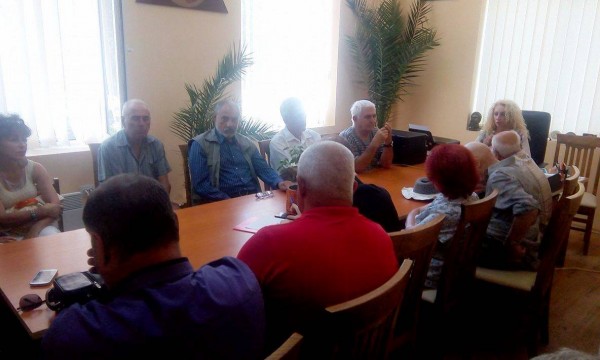 Съвместни срещи проведоха EVN и Омбудсмана на общината с жителите на Шипка и Средногорово / Новини от Казанлък