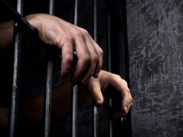 Затвор за джебчията, опитал да обере бижутерията в центъра на Казанлък / Новини от Казанлък
