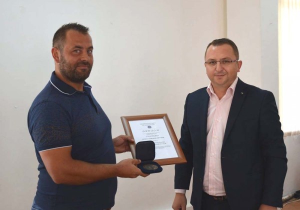 Дечко Овчаров бе удостоен със званието Почетен гражданин на град Павел баня / Новини от Казанлък