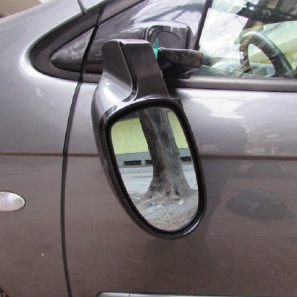 Почерпен шофьор отнесе огледалото на паркиран автомобил / Новини от Казанлък