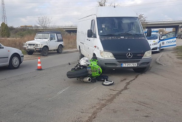 Бусът е отнел предимството на моториста, пострадал при катастрофа преди дни / Новини от Казанлък