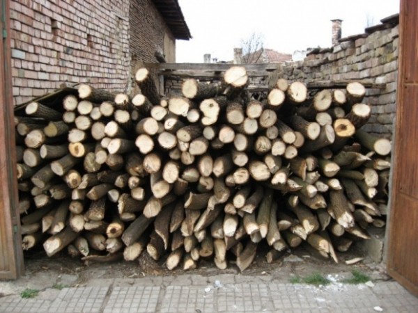 Бързо производство за 4 кубика дърва без марка / Новини от Казанлък