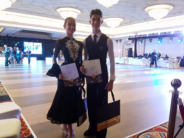 Христиан Въгляров и Виктория Петрова превзеха върховете на Световна купа в Дубай / Новини от Казанлък