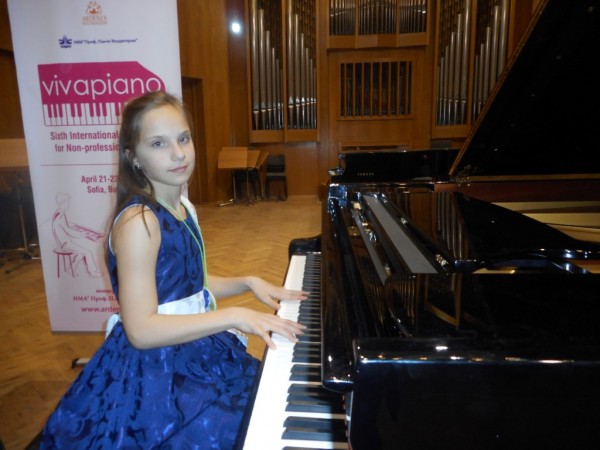 Младите пианисти на Казанлък с престижни награди от Лондон и Ню Йорк / Новини от Казанлък