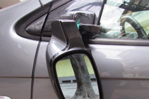 Спипаха вандали да трошат огледала на коли / Новини от Казанлък