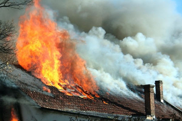 Изгоря покрива на къща в Дунавци / Новини от Казанлък