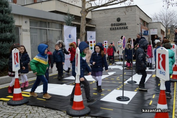 Интерактивна площадка ще учи децата на безопасно движение по пътищата / Новини от Казанлък