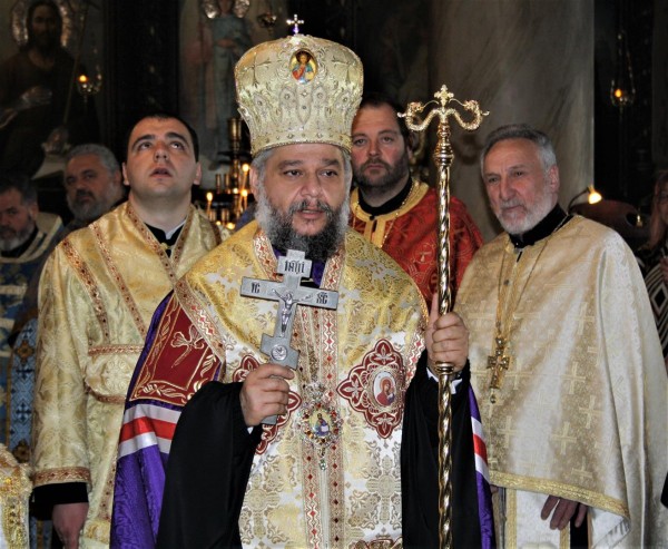 С тържествен молебен отбелязаха рождения ден на митрополит Киприян / Новини от Казанлък