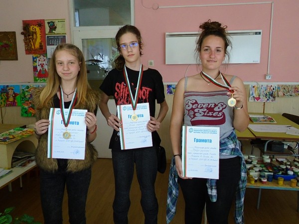 Награди за децата от Общински детски комплекс на фестивала “Млади таланти“ / Новини от Казанлък